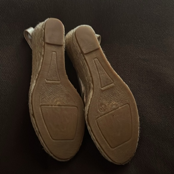 Gold espadrilles - Picture 3 of 3